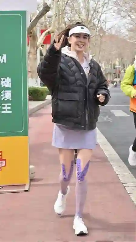 离婚3个月后，黄圣依晒15岁照片，少女期一脸青涩，从小美到大啊