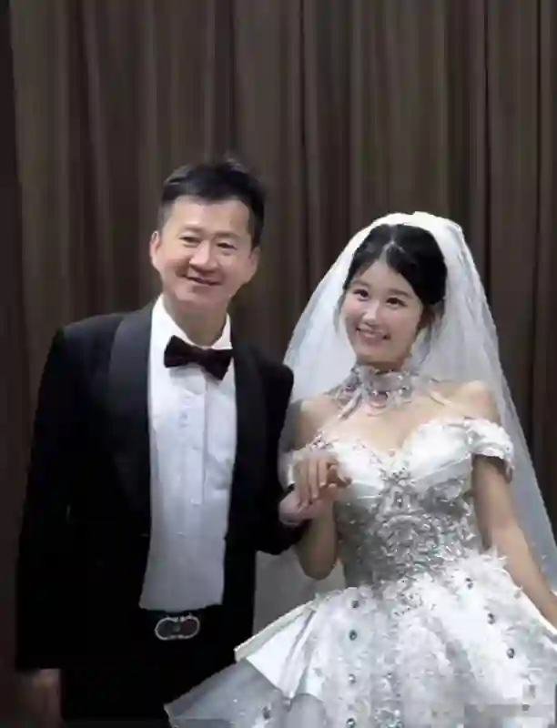 事实证明，娶了小18岁老婆的李嘉明，终于明白老夫配少妻有多难熬