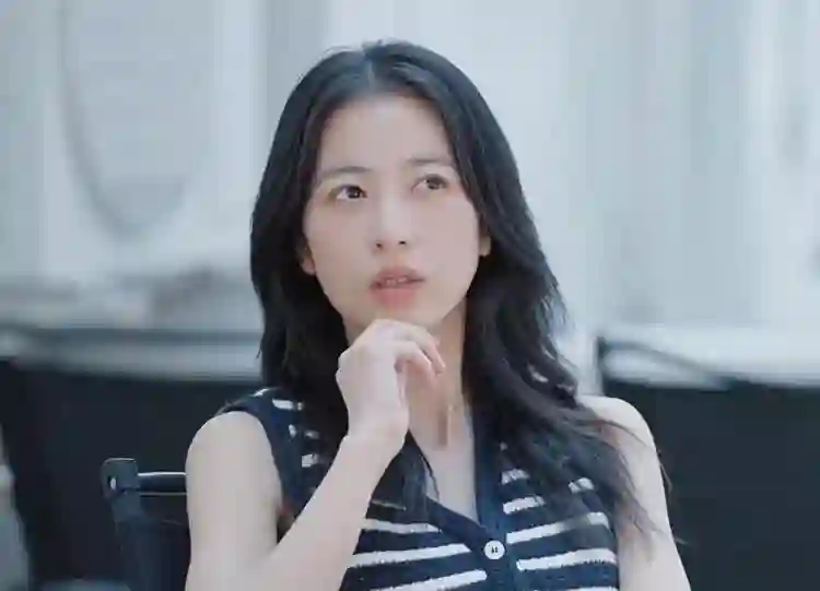 她是肖战八年的闺蜜，李现如今的绯闻女友，是娱乐圈帅哥收割机