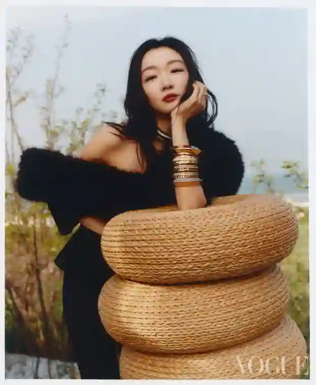 周冬雨马思纯曾国强十年后同框！搂肩合照尽显深厚情谊