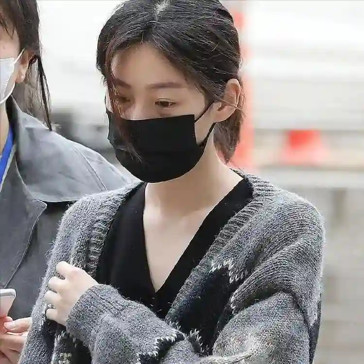 对赌协议成为“催命符”，冯小刚赔了1.68亿，28岁女星被逼自杀！