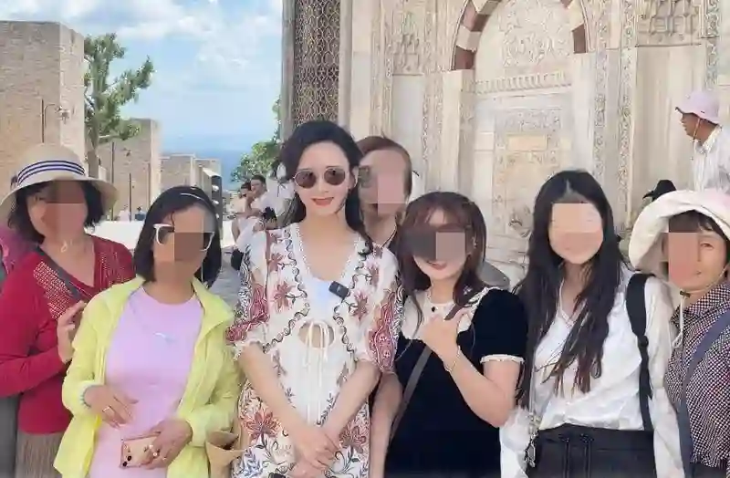 胡静夫妇土耳其游，16岁儿子颜值惊艳，朱兆祥显老许多