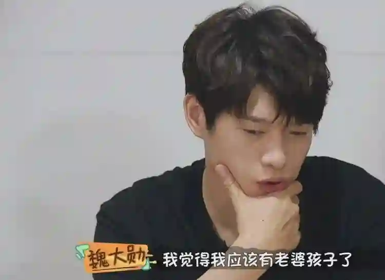 魏大勋和秦岚没分手！同是姐弟恋，男方爸对杨幂秦岚态度完全不同