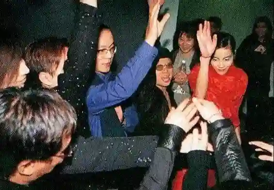王菲窦唯北京往事：青春时爱上的人，要用多少个十年才能释怀？