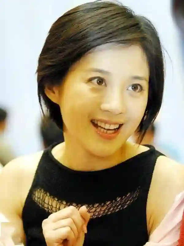 从倪萍接班人到被央视除名，用孩子“逼走”原配，20年了她幸福吗