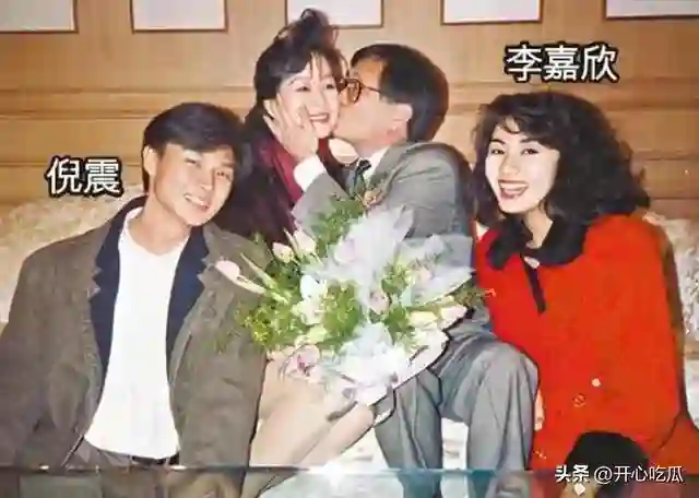 天呐这是周慧敏老到认不出来！罕见露面，牙齿凸嘴巴歪，面相变了