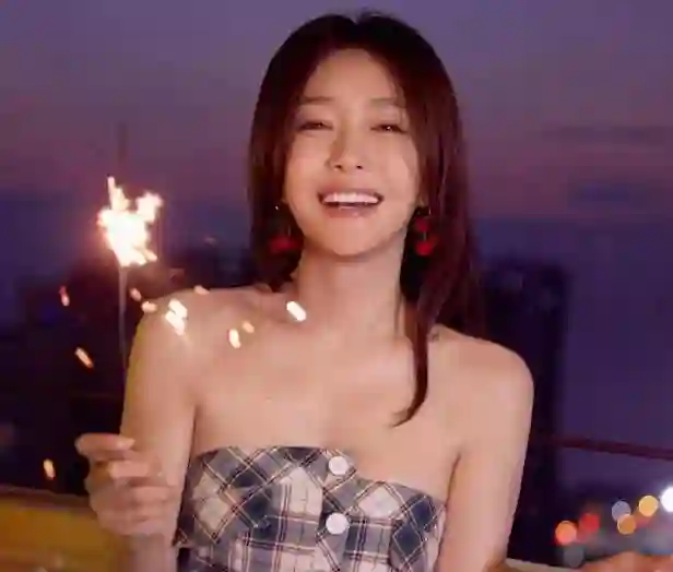 秦岚有多美？刘芸：追她的人太多了，上学时长得漂亮被男生尾随！