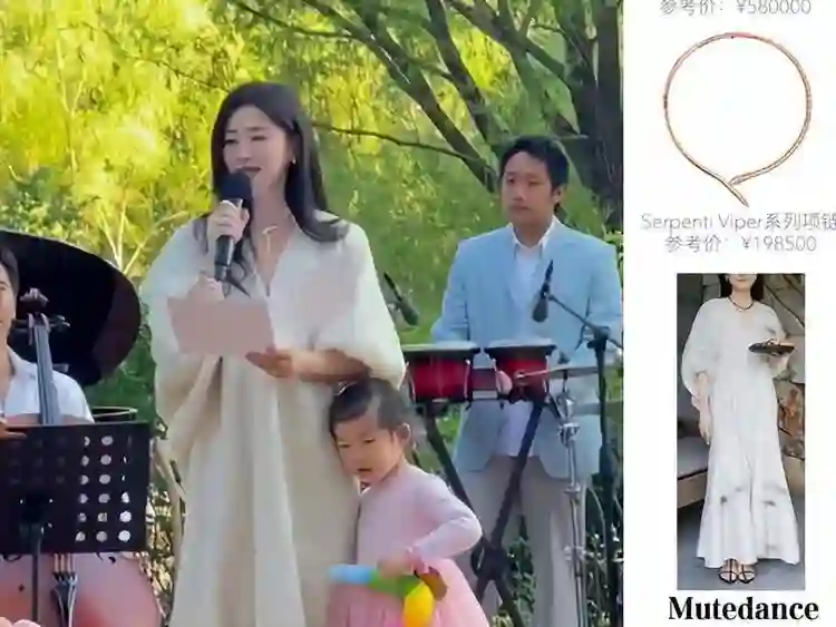朱珠带女儿现身音乐会，4岁王珠宝高清正脸照曝光，脸黑像爸爸