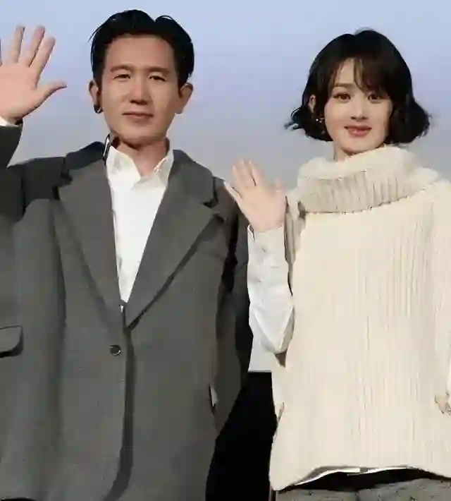 前脚赵丽颖刚被曝光恋情，后脚冯绍峰就有新动作，陈晓彻底输了