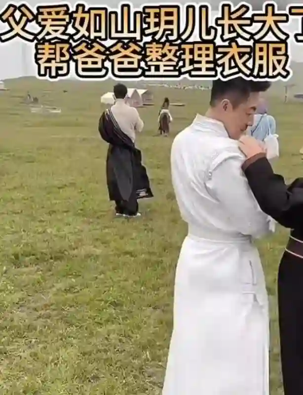大S孩子正脸照曝光，玥儿长得太像大S，汪小菲一招和S妈划清界限