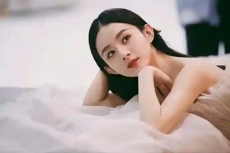 4年赚13亿，和冯绍峰离婚后的赵丽颖，为何不要儿子的抚养权？