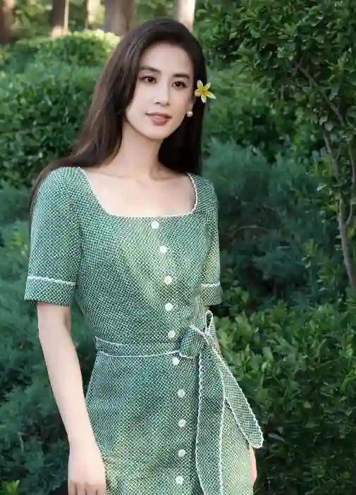 黄圣依也没想到吧？离婚才6个月，她的前夫杨子越来越“抽象”了