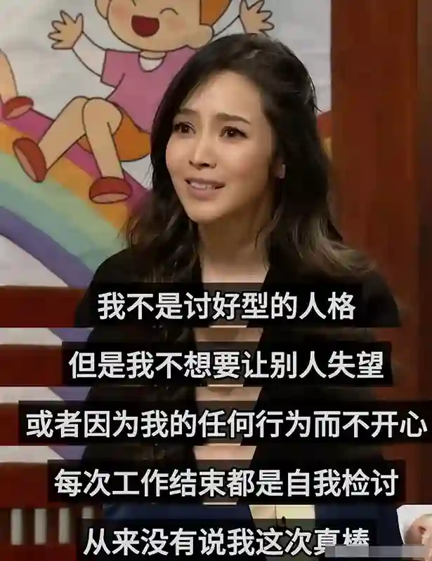 面相变了！看到47岁一脸国泰民安的侯佩岑，才明白昆凌“差”在哪