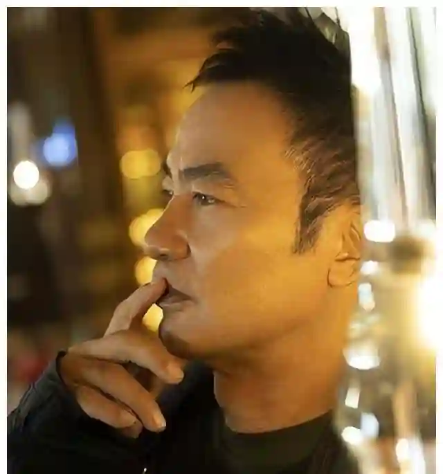 任达华：出道43年0绯闻，为爱丁克，50岁老来得子泪流满面