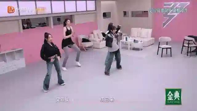 她最大的问题是不太聪明，又很想赢？