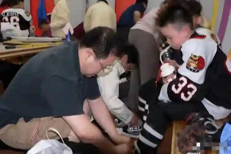 宋丹丹儿媳妇现状：整天烟不离手，和巴图相处像母子，俩孩超像他