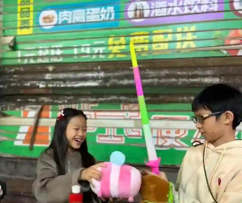还记得姚晨的女儿小茉莉吗，腿也太长了吧