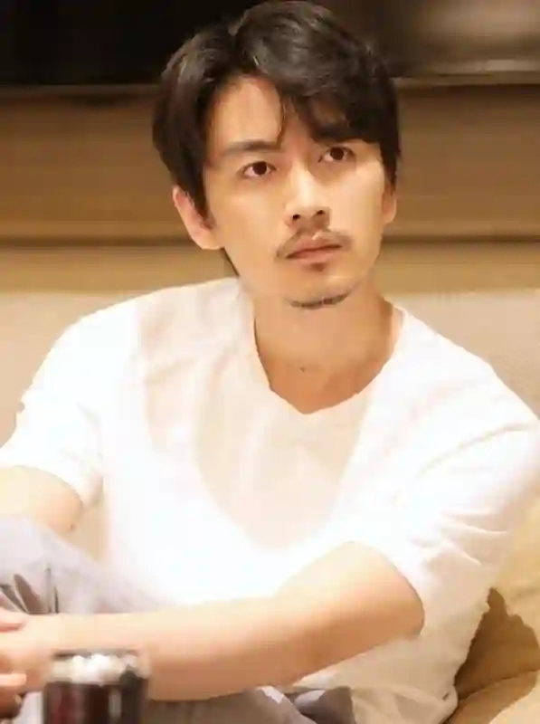 陈晓也没有料到吧？离婚才半年不到，他的前妻陈妍希就有了新生活