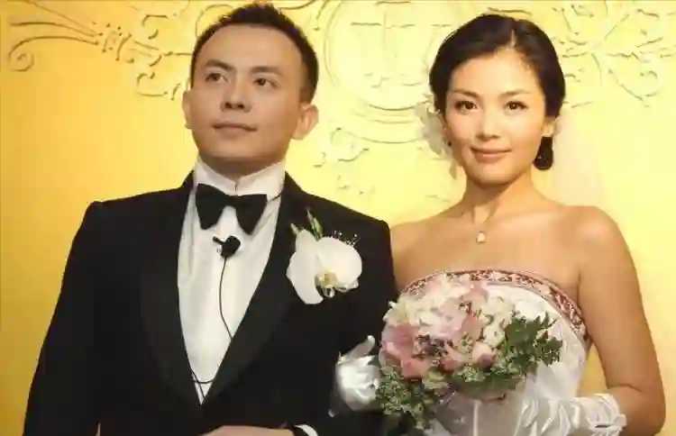 刘涛参加妈祖诞排场无人敌，两杠三星为她开路，亿万大佬只配拍照