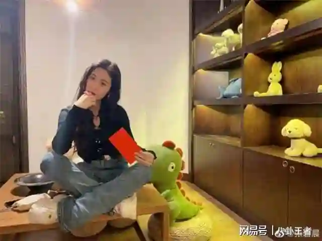张碧晨华晨宇低调复合？红毯现身婚戒抢镜，超多同款多次被爆复合