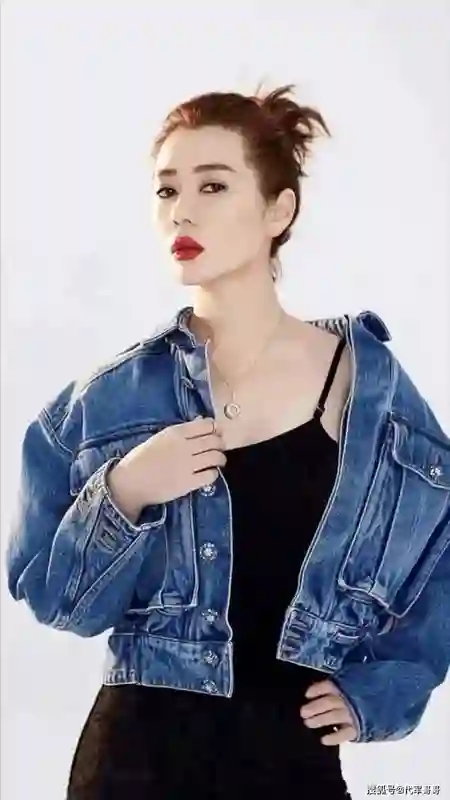 “倪虹洁身材好辣”上热搜，年过40岁身材获赞的女星还是有谁？
