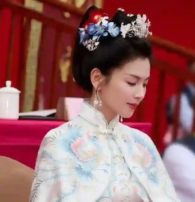 刘涛参加妈祖诞排场无人敌，两杠三星为她开路，亿万大佬只配拍照