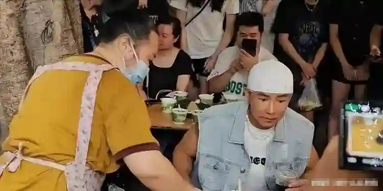 解约原公司，转投周杰伦俩月，报警自证的刘畊宏，给明星敲响了警钟