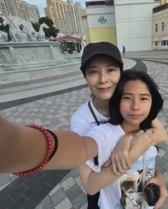 明星带娃过暑假，孙俪一家上山下海，董璇女儿跳舞惊艳，钟丽缇女儿似明星