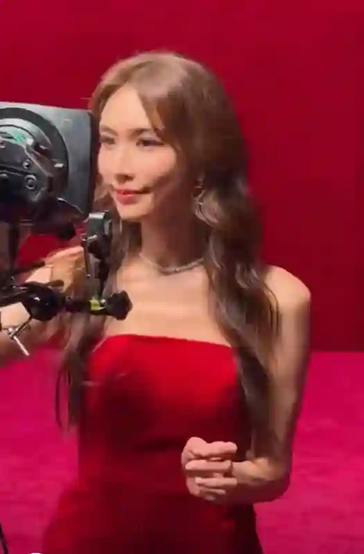林志玲，终究躲不过岁月蹉跎，50岁轮廓下垂，一脸的医美痕迹