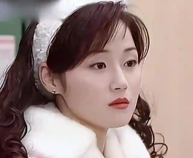 万绮雯现状：55岁肤白貌美无儿女，和丈夫长住内地，义子长得很帅