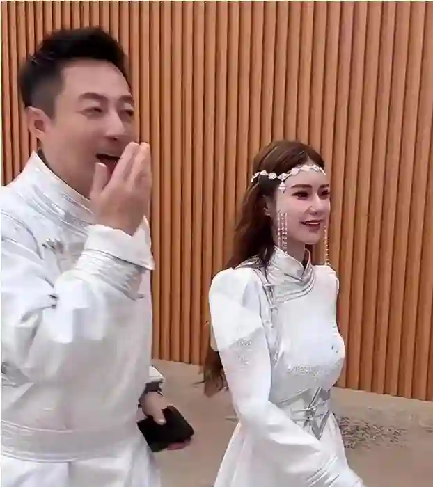 大S孩子正脸照曝光，玥儿长得太像大S，汪小菲一招和S妈划清界限