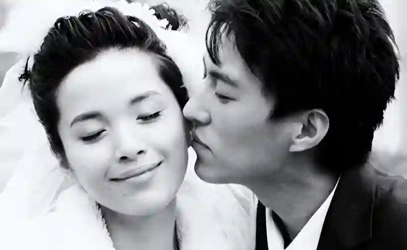 原来她就是靳东的妻子，因戏生情恩爱15年，娶一个贤妻旺三代
