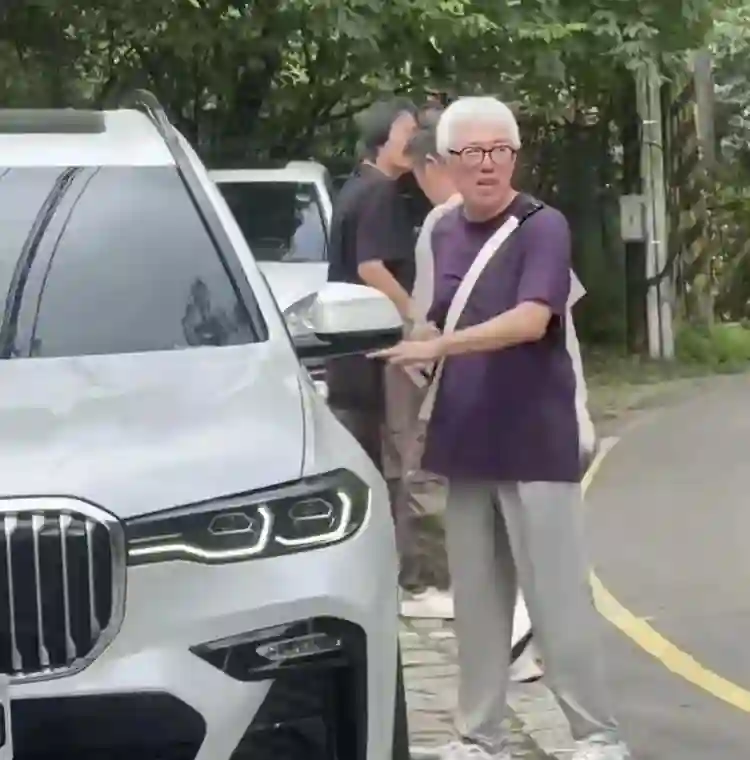张宇生病后首度露脸！头发全白，身体佝偻，十一郎已提前交代后事