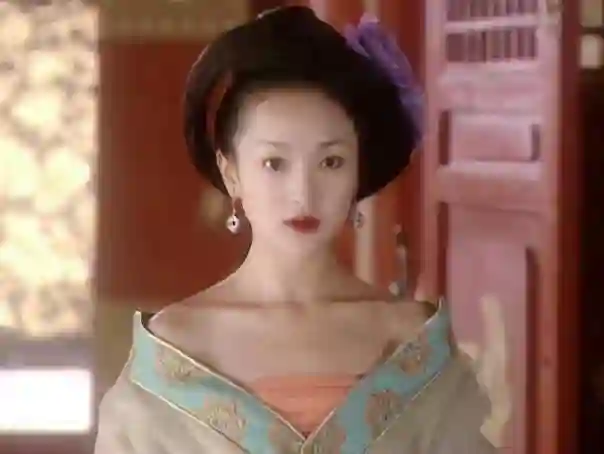 51岁周迅：“丁克”半辈子，低调现身肿瘤医院，今人体画价值千万