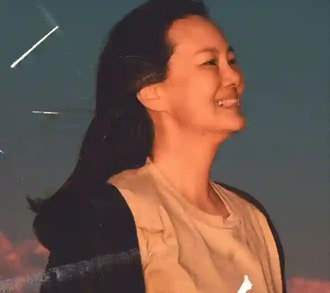 王菲也没想到，自己抛弃的前男友栾树，如今在咏梅手里闪闪发光