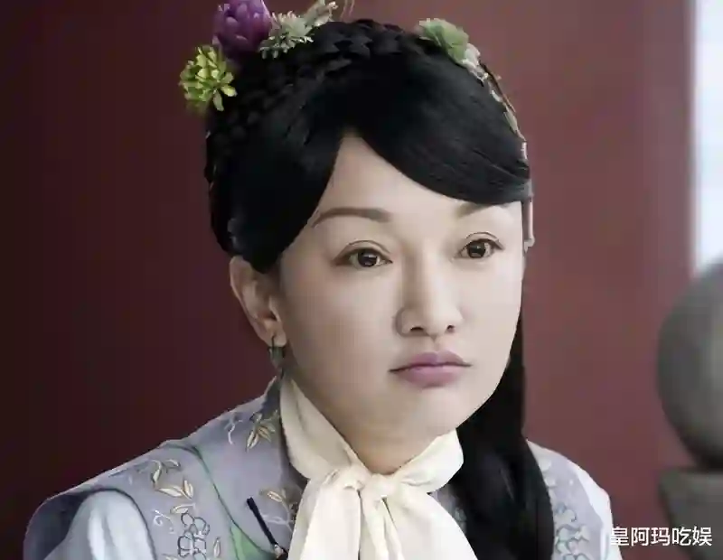 50岁周迅为何如此苍老？无美颜皱纹满脸，宛如乡村老妪