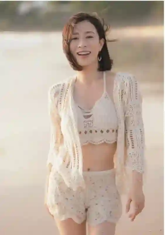 佘诗曼与干女儿聚餐，颜值被指不输佘诗曼，无法冻卵生育成遗憾