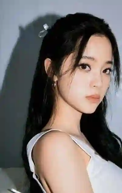 欧阳娜娜遭威胁后续：央媒发声力挺，外公身份不简单，罚款成笑话