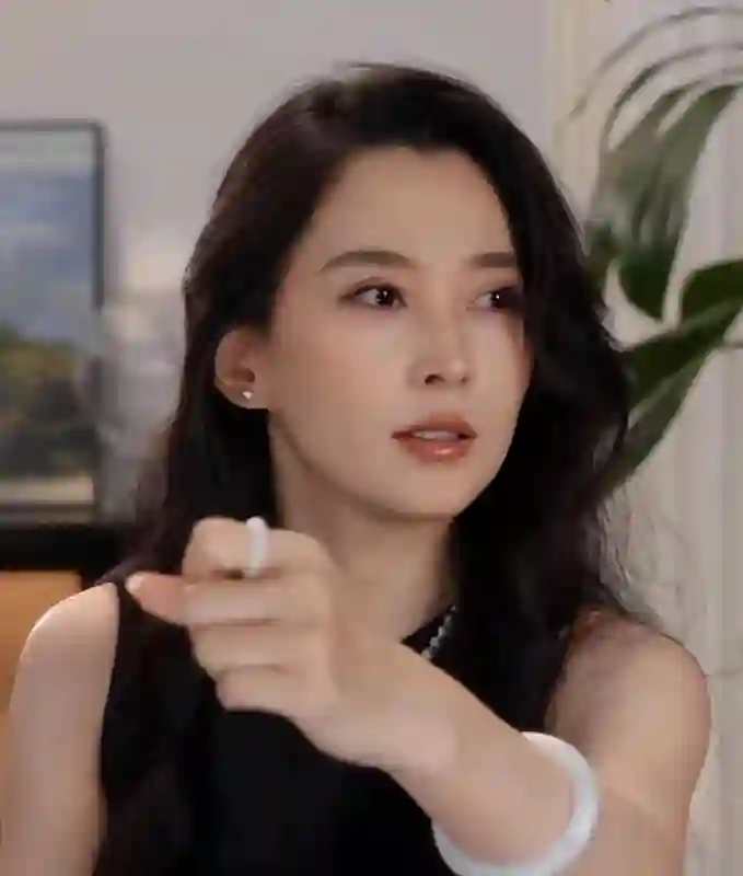 离婚两年，汪峰用求婚规格给宁静庆生，彻底撕碎章子怡最后的体面
