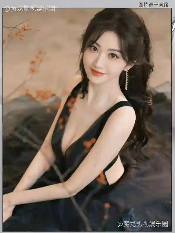 景甜脸部状态引争议，身材仍珠圆玉润柔软迷人