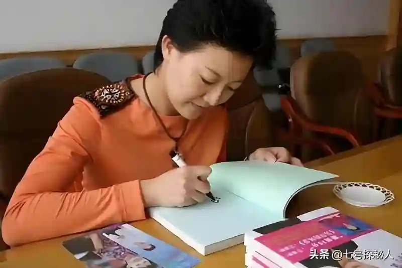 至今未嫁的4位央视女主持，个个情史干净，最大52岁最小35岁
