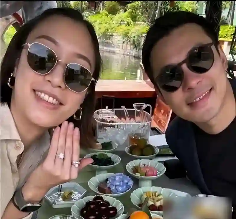 霍启刚弟弟在曼谷大婚！嫂子郭晶晶忙前忙后，妯娌相处好全家开心