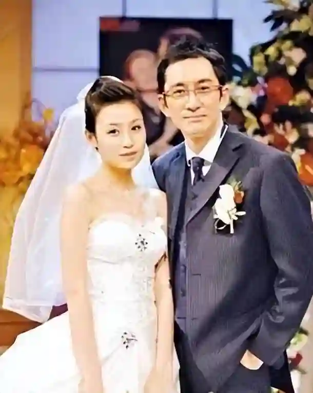 绝世好男人吴启华：每月给离婚妻子20万，还带前妻、前岳母去旅游