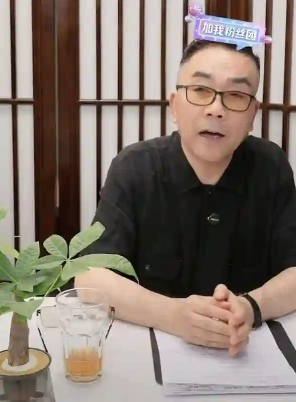 著名演员杨少华是被累死的？儿子杨议回应：那天问他“行吗”，他说不在家待着就行，“他跑腿跑了一辈子，就喜欢出去溜溜！”