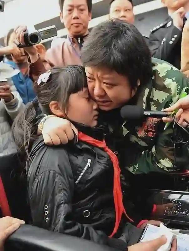 “骗”了我们30年，韩红父亲竟是家喻户晓的他，难怪都不敢得罪她