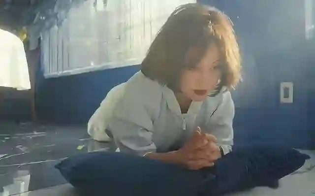 刘晓庆和经纪人一起合影，俩人看起来像母子，网友：比她男友帅