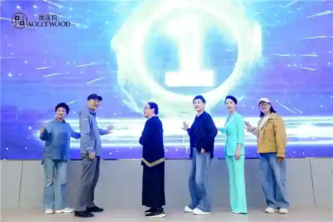 颜丹晨惊喜现身“奋斗者小时光”，为王海歌跨界力作暖心捧场