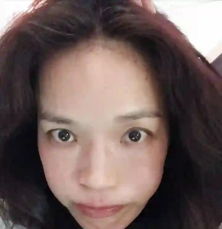 从“艳星”到金马影后，48岁素颜怼镜，她用30年活成了时光偷不走的底气