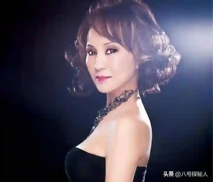 她早已不再是中国籍？曾多次登春晚走红, 下嫁洋老公却遭嫌弃