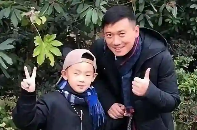 还想瞒多久？戏里是父女，戏外是夫妻，关系公开时孩子都8岁了